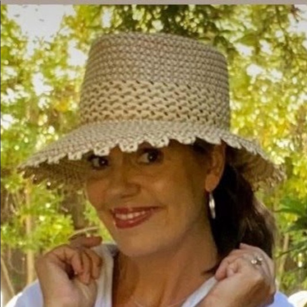 Eric Javits Ladies Straw Bucket Hat  LIKE NEW packable